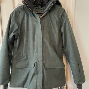 Women’s Helly Hansen insulated ski/ snow board winter jacket coat green large